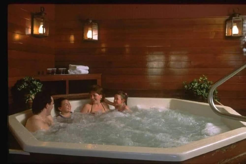 Gorgeous 1St Fl Mtn View Jiminy Suite Sleeps 4 Ski On Off هانكوك المظهر الخارجي الصورة